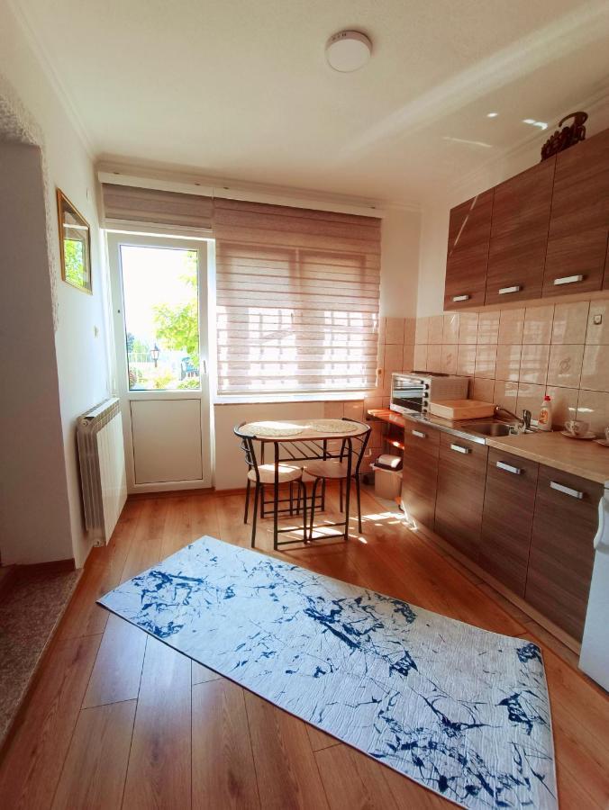 Garden Free Parking Apartment Sarajevo Exterior photo